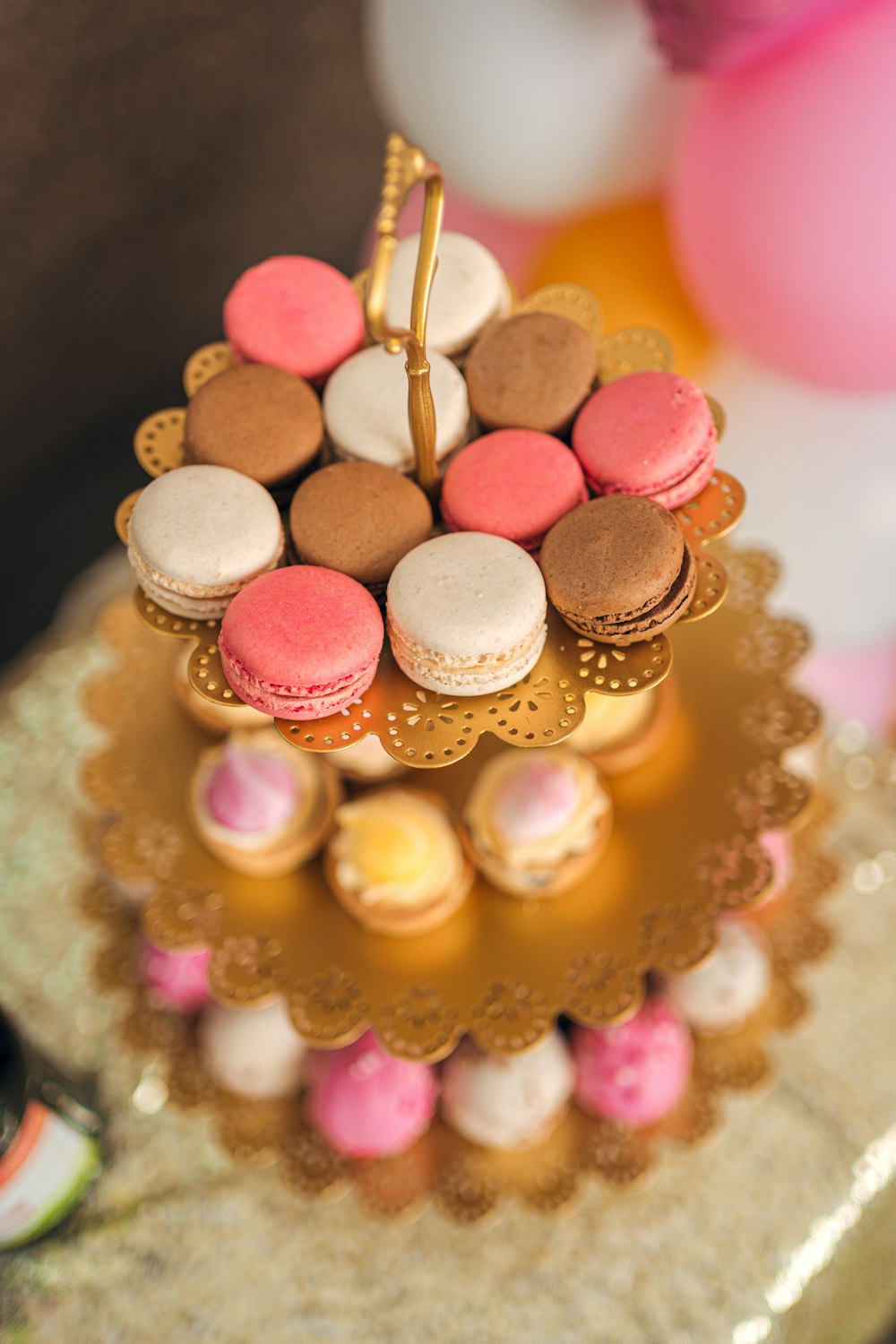 pink and gold round cake