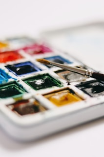 green white and red cards on white tray