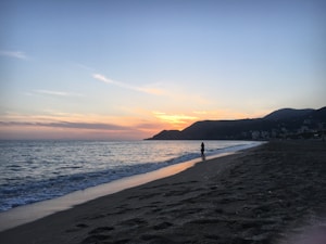 Senja di Pantai