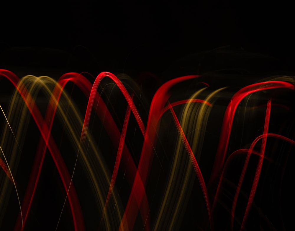 Foto zum Thema Ein rotes Licht in einem dunklen Raum – Kostenloses Bild zu  Licht auf Unsplash