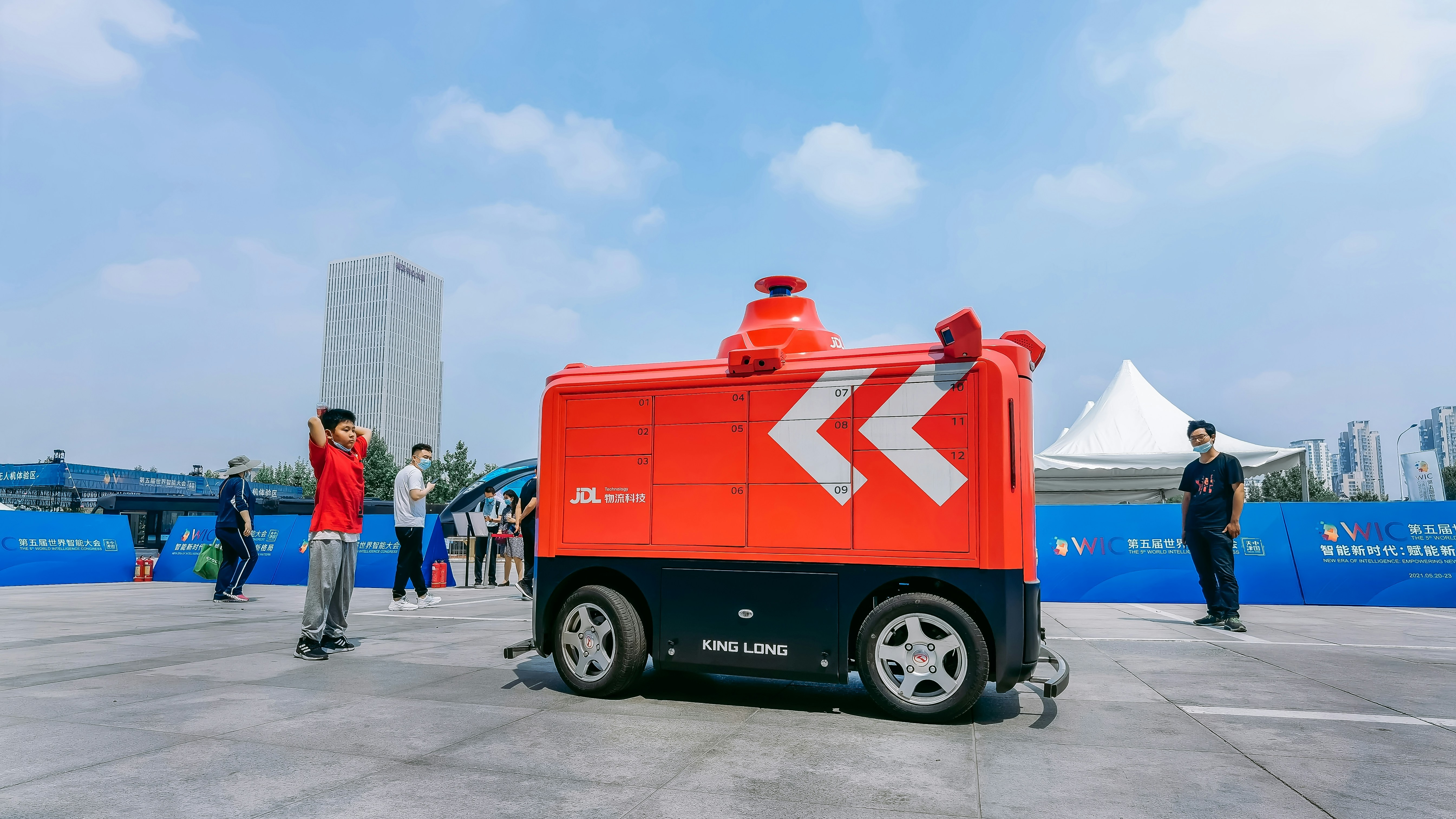 Grab invests in May Mobility as robotaxi startup expands to Southeast Asia