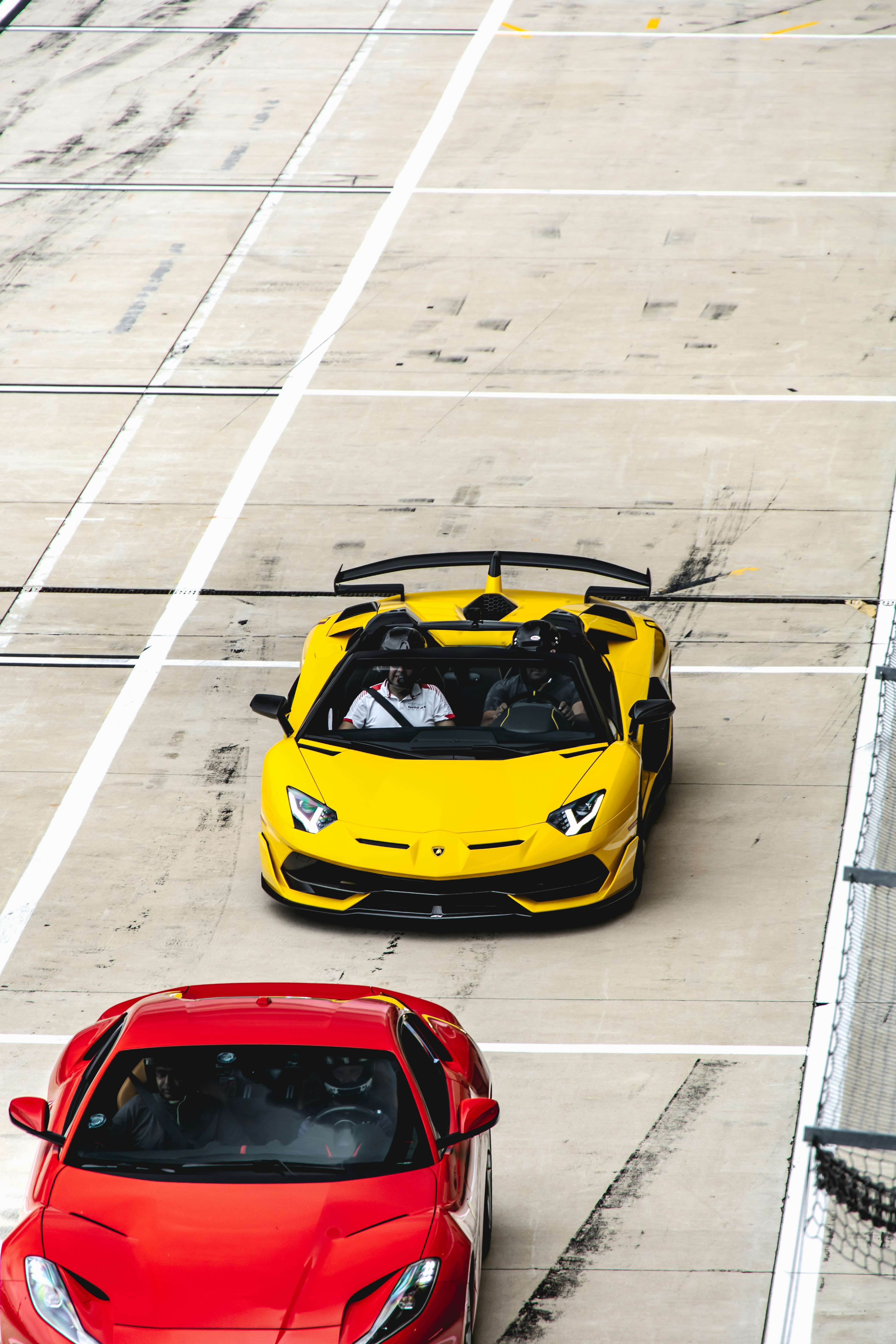 Papéis de Parede 4K de Carros Ferrari, image size:3000x4500