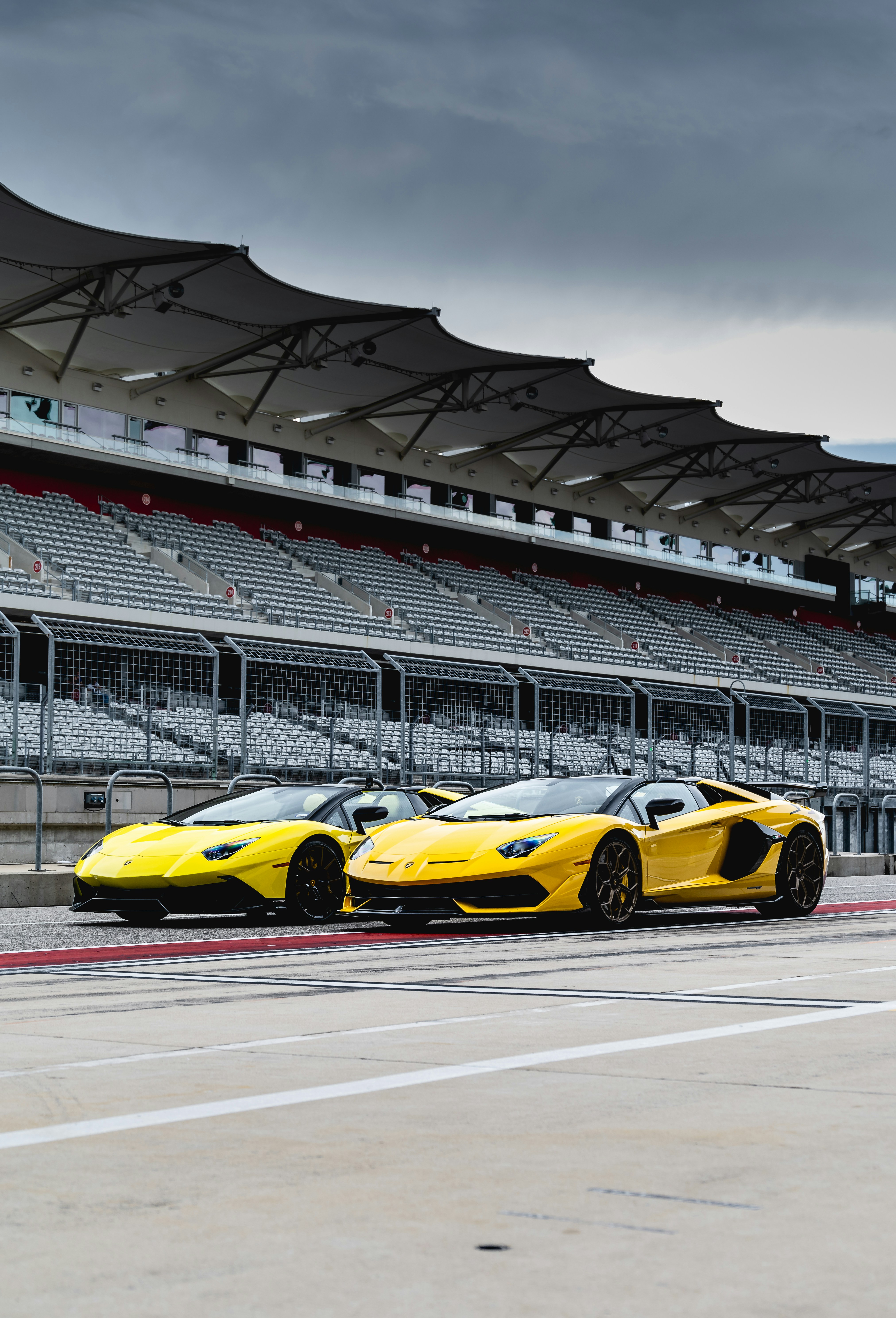 Percebi ontem que acho a F50 amarela mais bonita que a F50 vermelha… : r/ Ferrari, image size:3000x4413