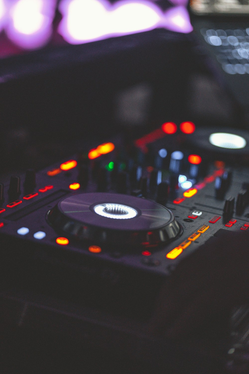 black and gray dj turntable