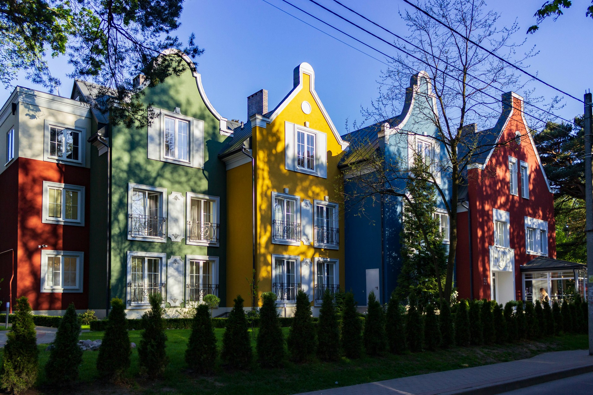 yellow and white concrete building