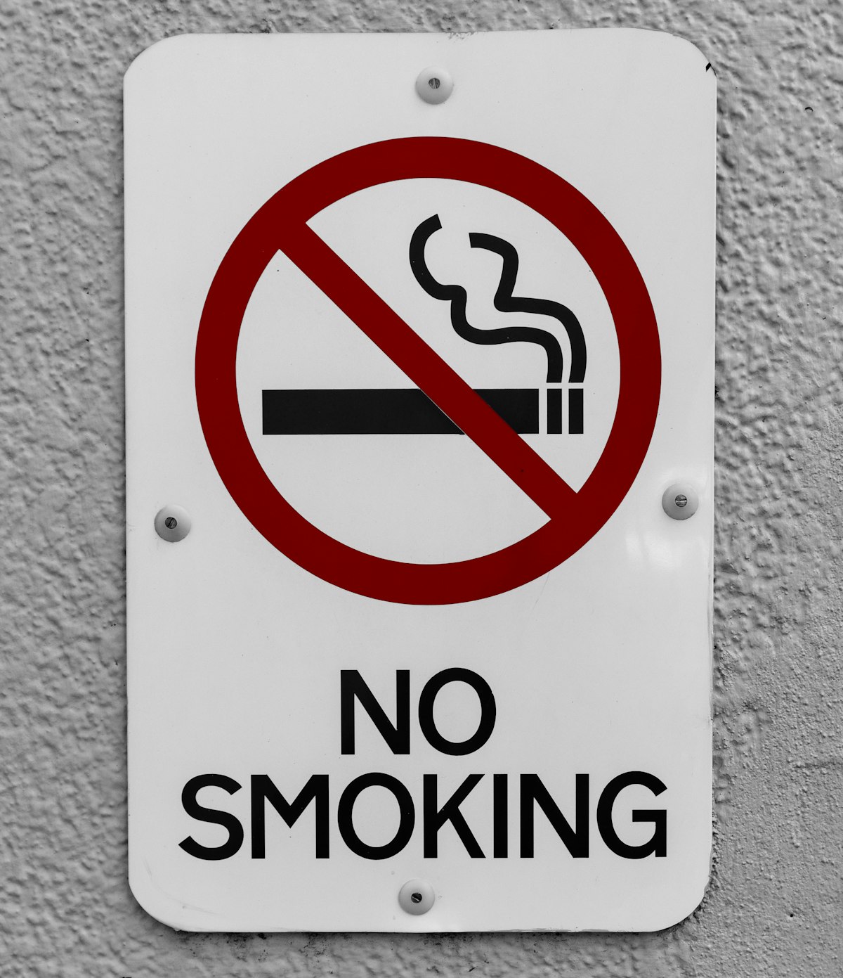 No-Smoking-Schild als Symbol: Entscheidung festigen und rauchfrei bleiben