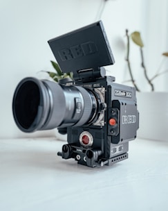Caméra RED 8K – qualité cinématographique et précision signée Red Epic Studio.