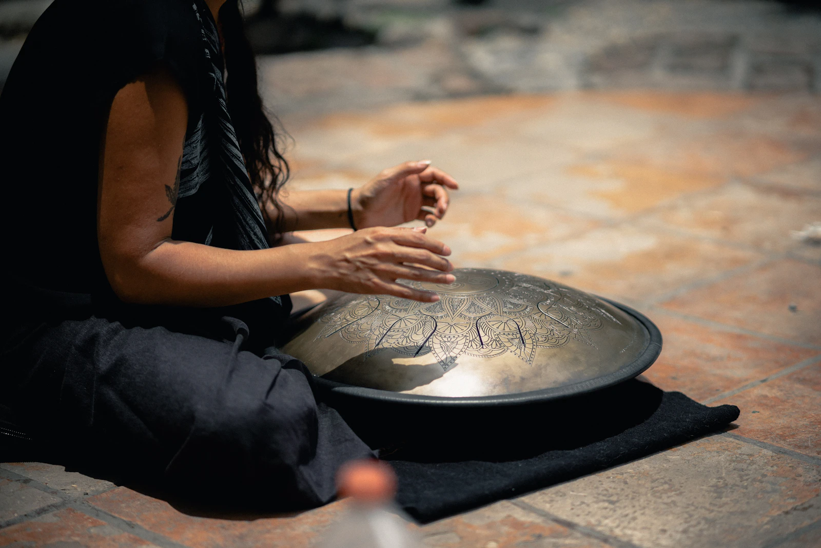Handpan player