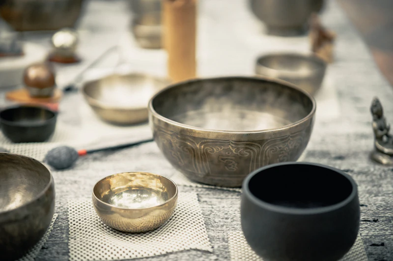 Thadobati singing bowl held in one hand, for scale