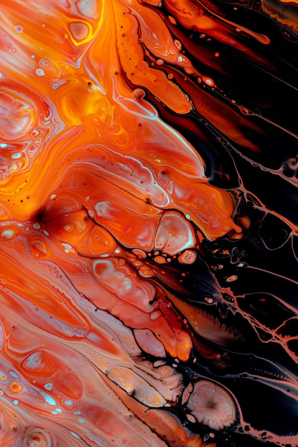 Pintura abstracta naranja y negra