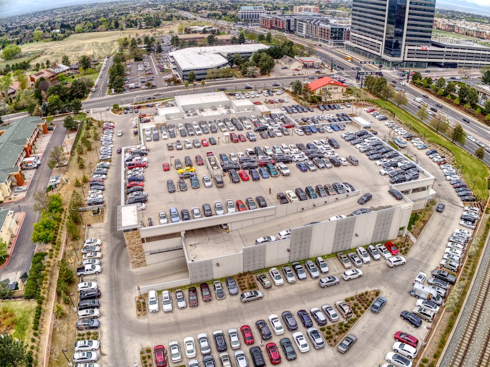 Luftaufnahme von Stadtgebäuden tagsüber