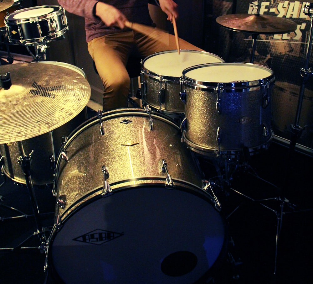 man in black shirt playing drum