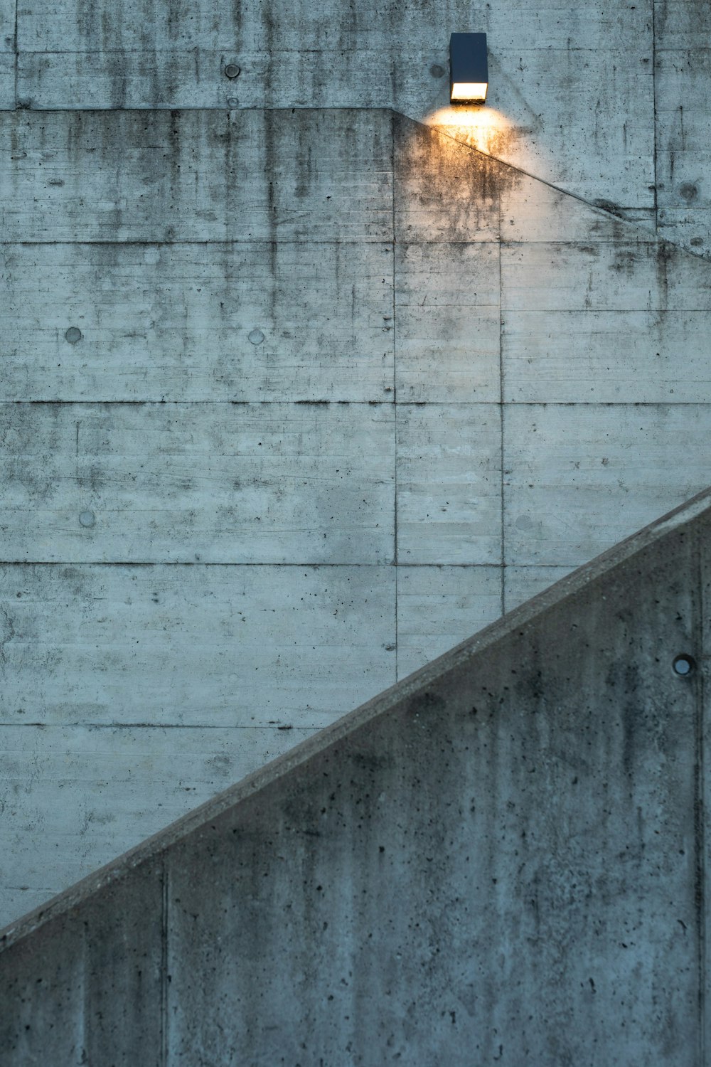 blue and white concrete wall