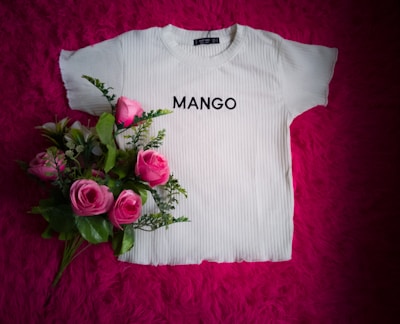 white and red rose print crew neck t-shirt
