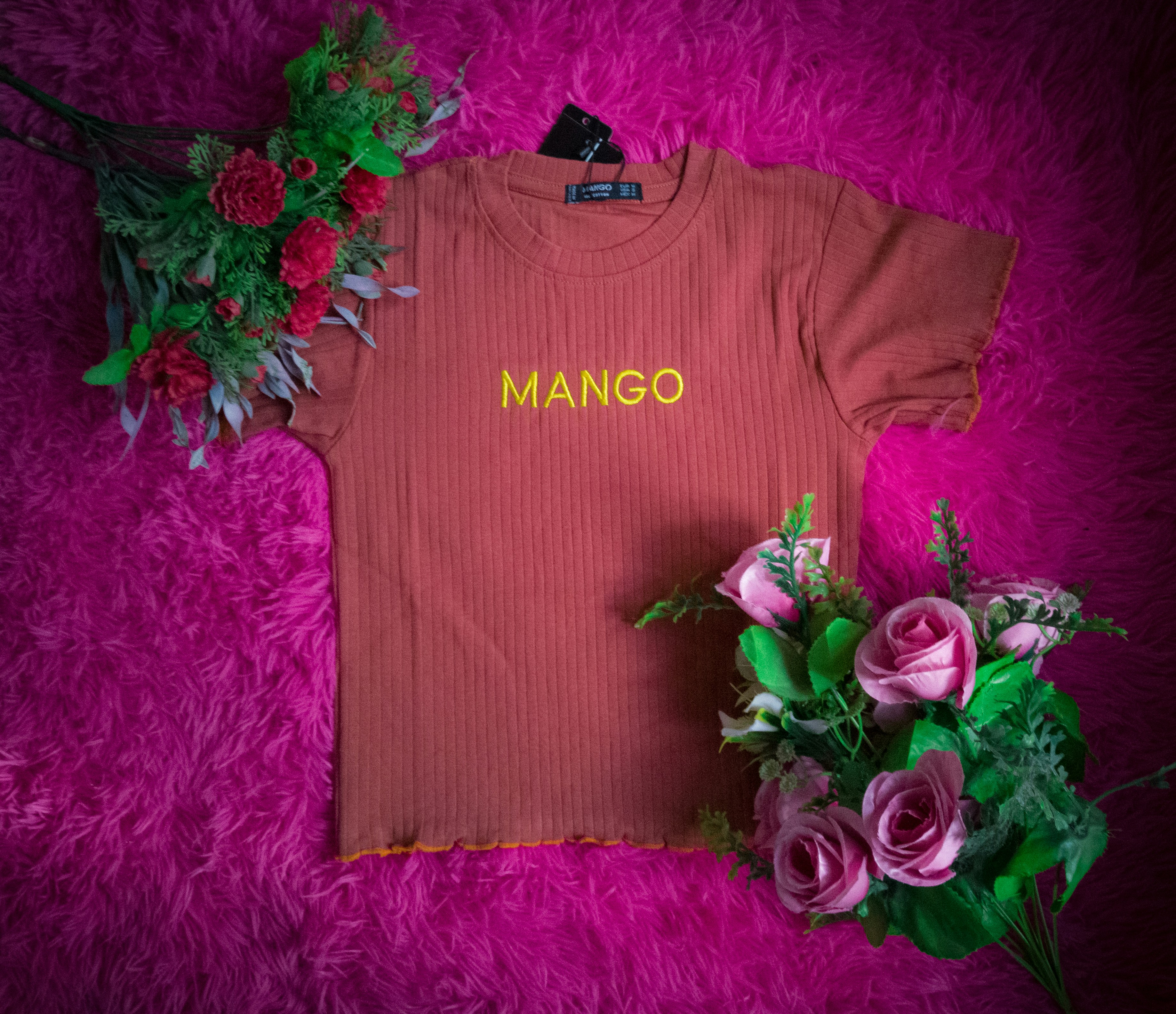 red and white love print crew neck t-shirt