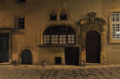 Wide shot of a restored heritage building highlighting the smooth, durable litofren finish.