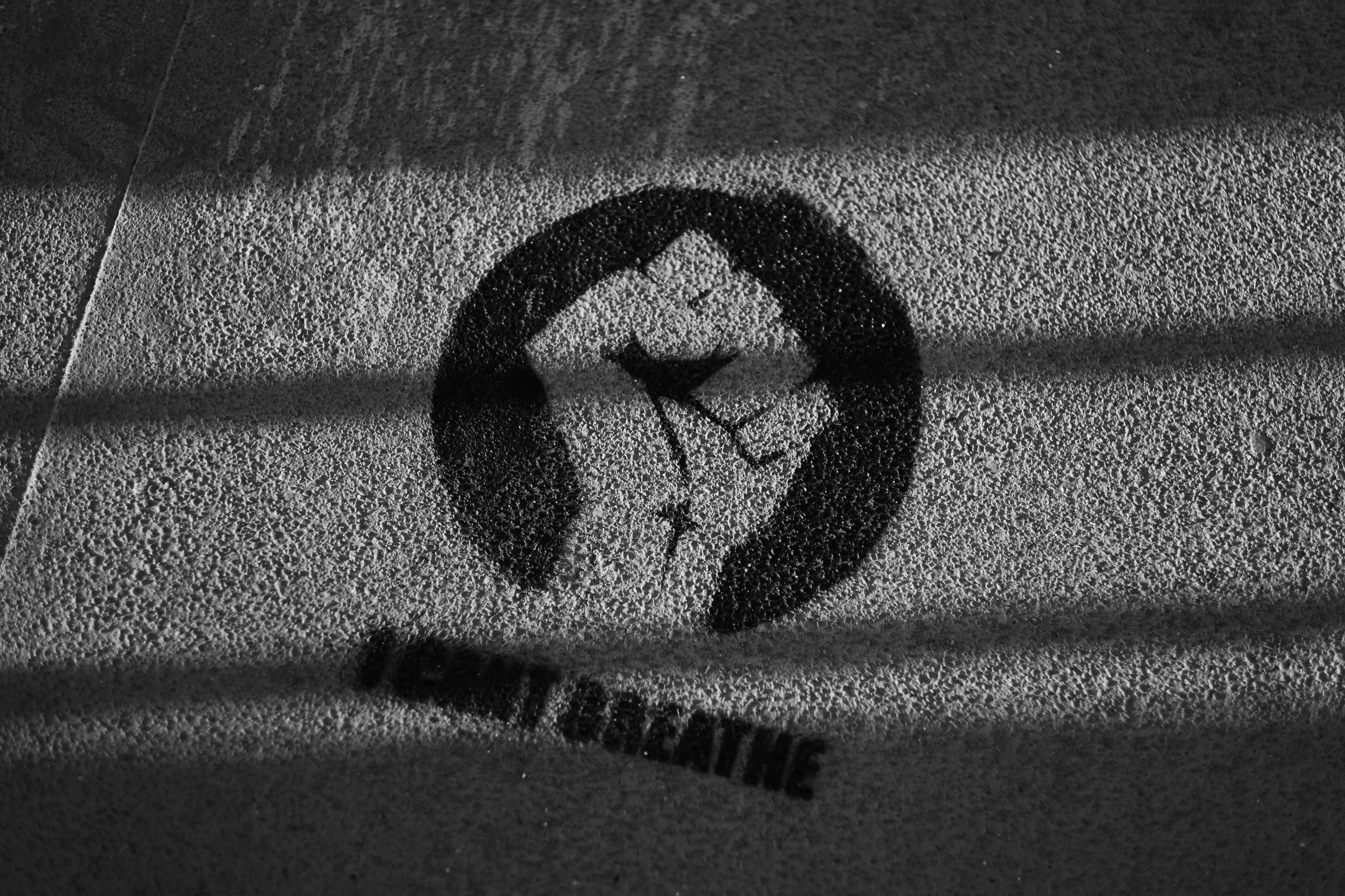 textile imprimé noir et blanc