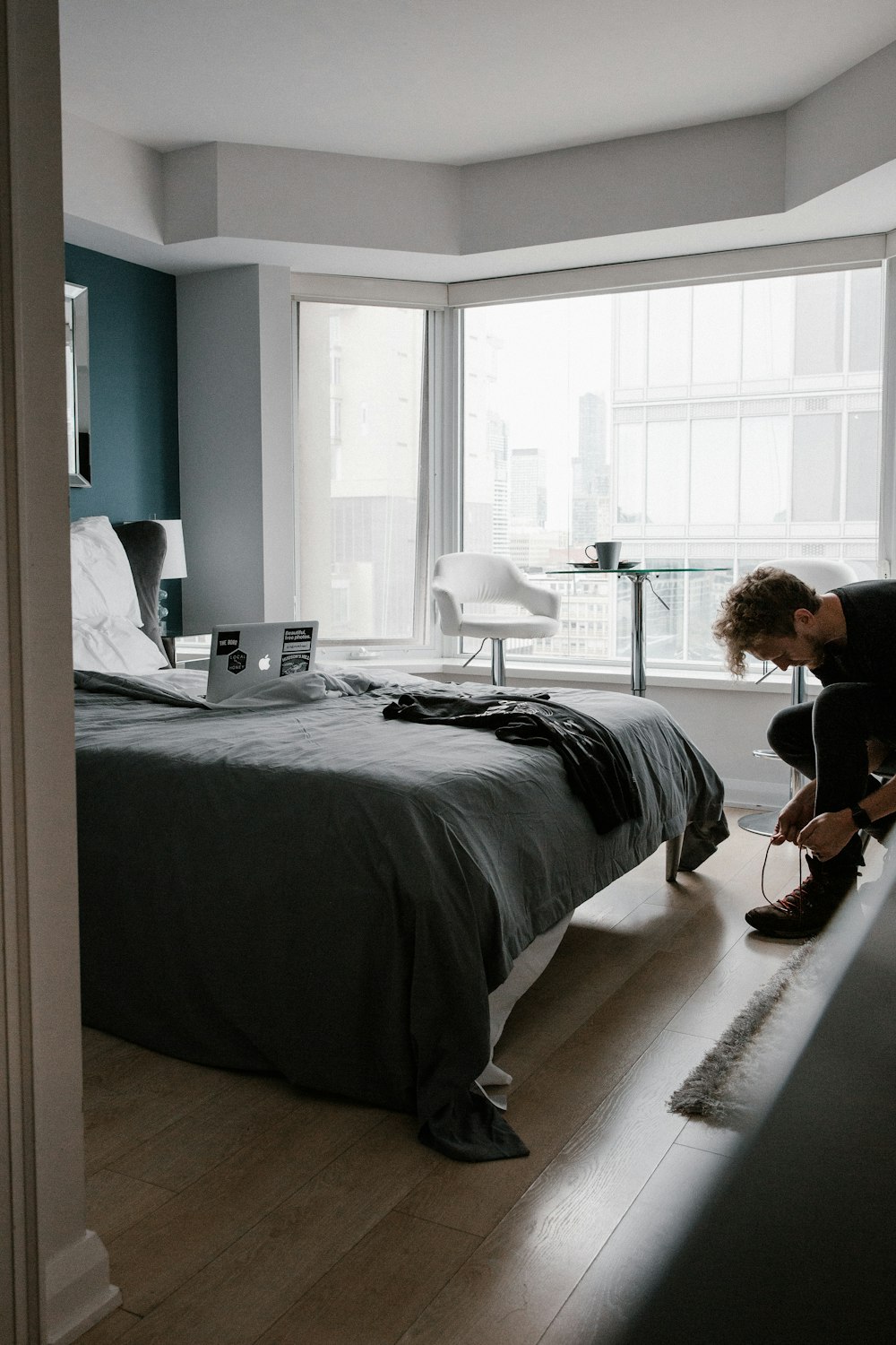 woman in black long sleeve shirt sitting on bed