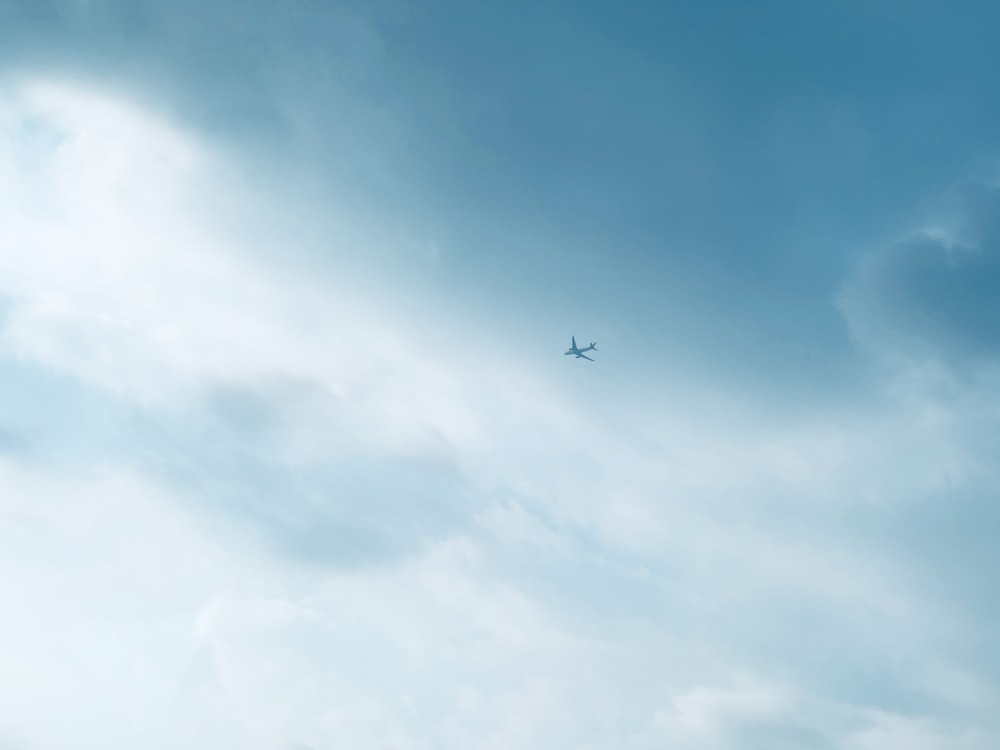 airplane in the sky during daytime