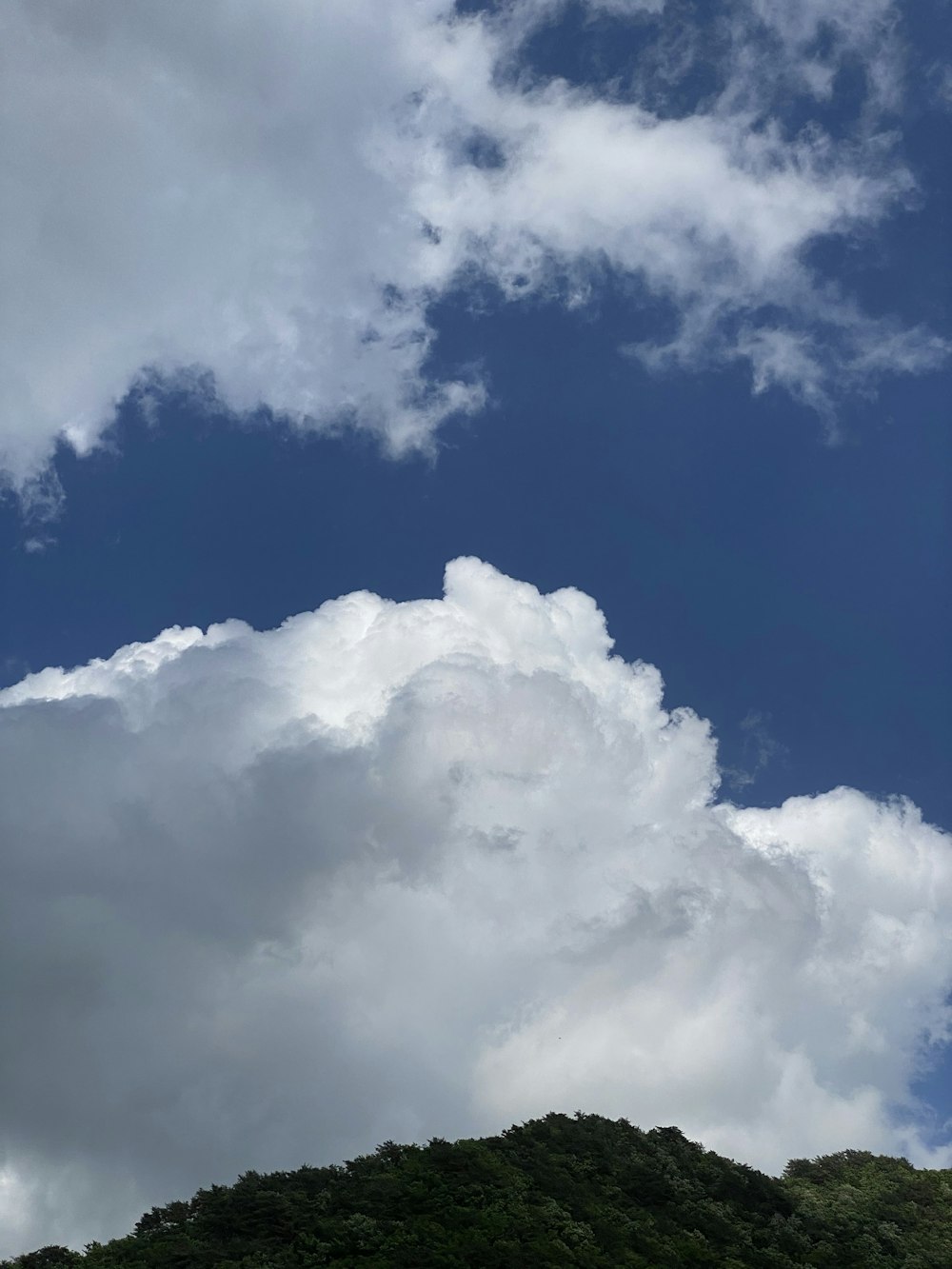 white clouds and blue sky during daytime