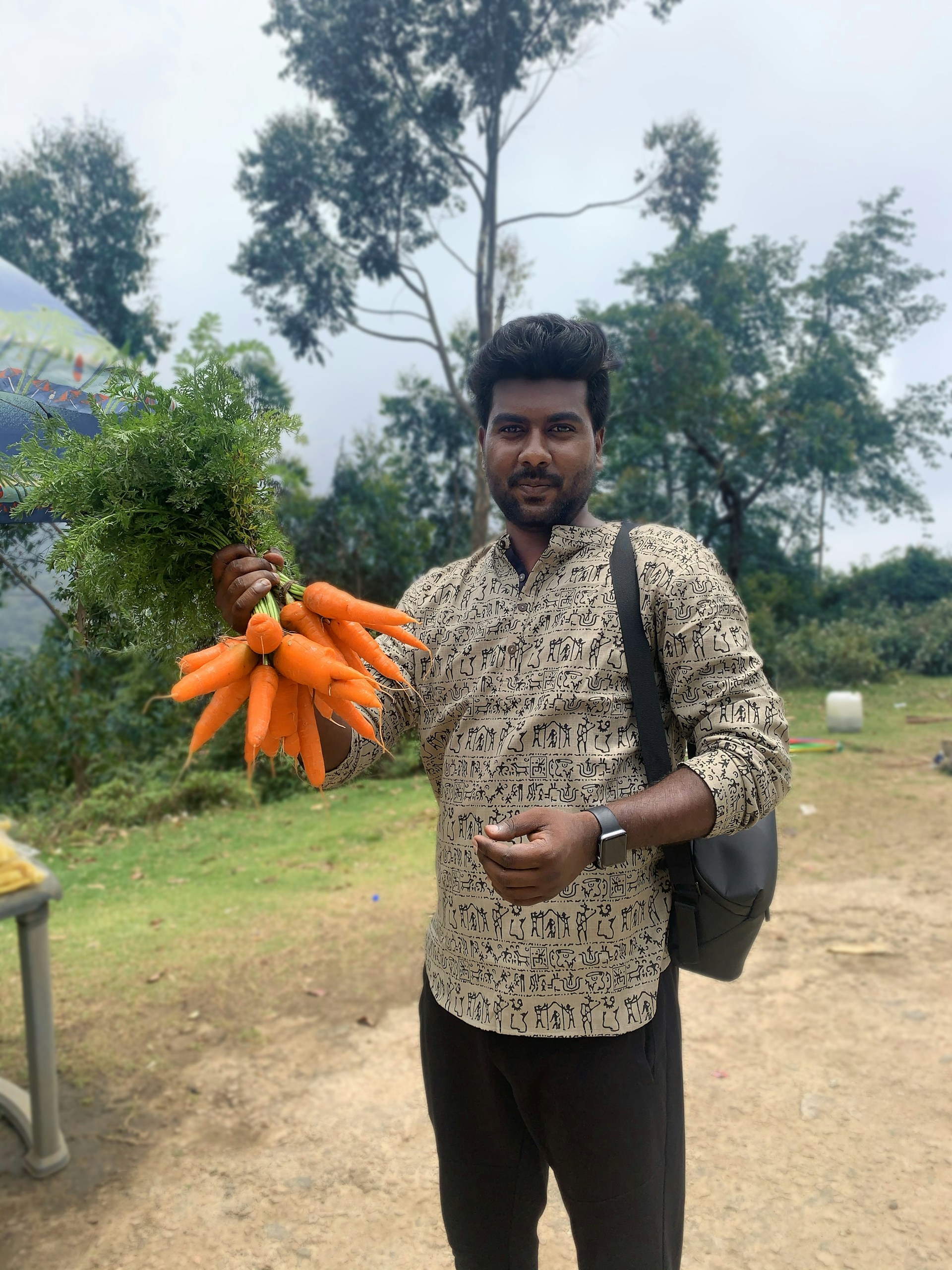 gray computer monitor