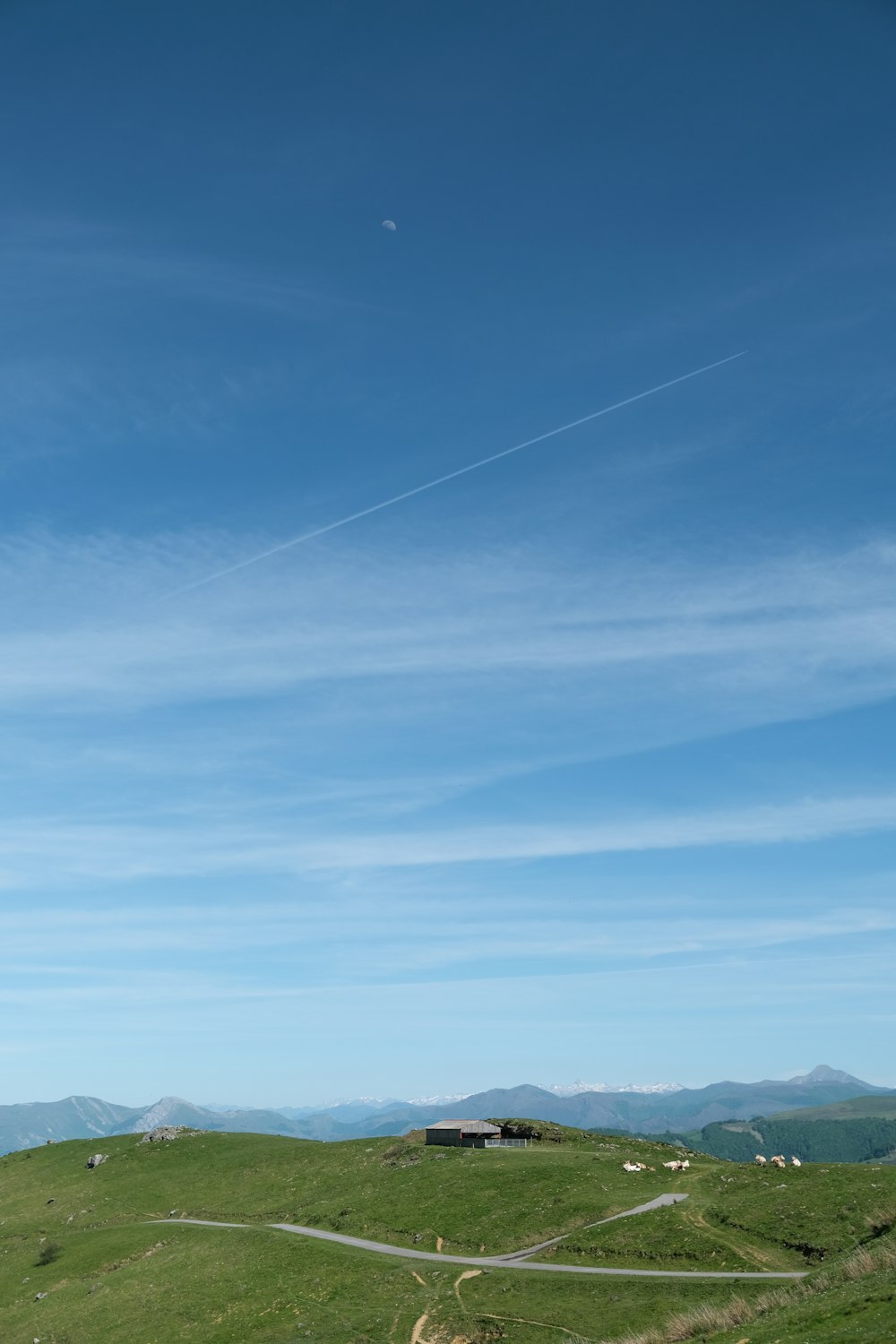 céu azul e nuvens brancas