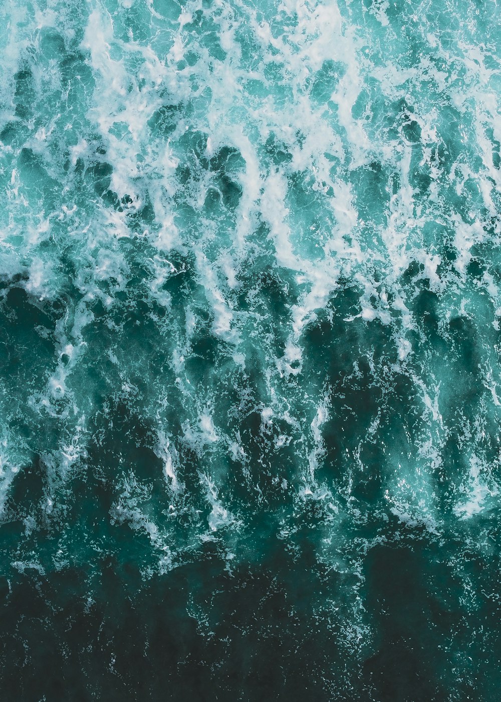 olas de agua en el cuerpo de agua