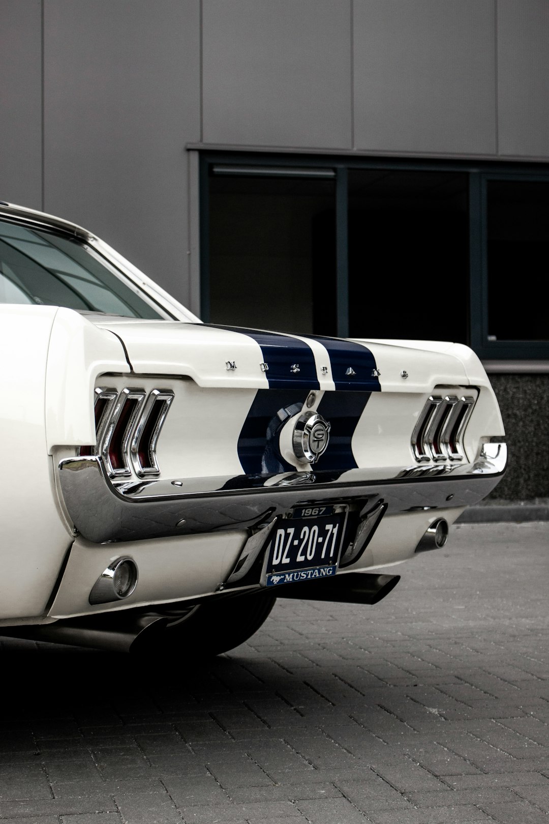 white and blue chevrolet camaro