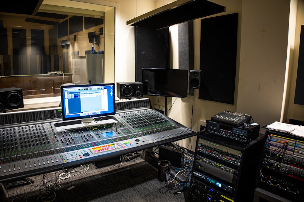 500+ Recording Studio Pictures | Download Free Images on Unsplash