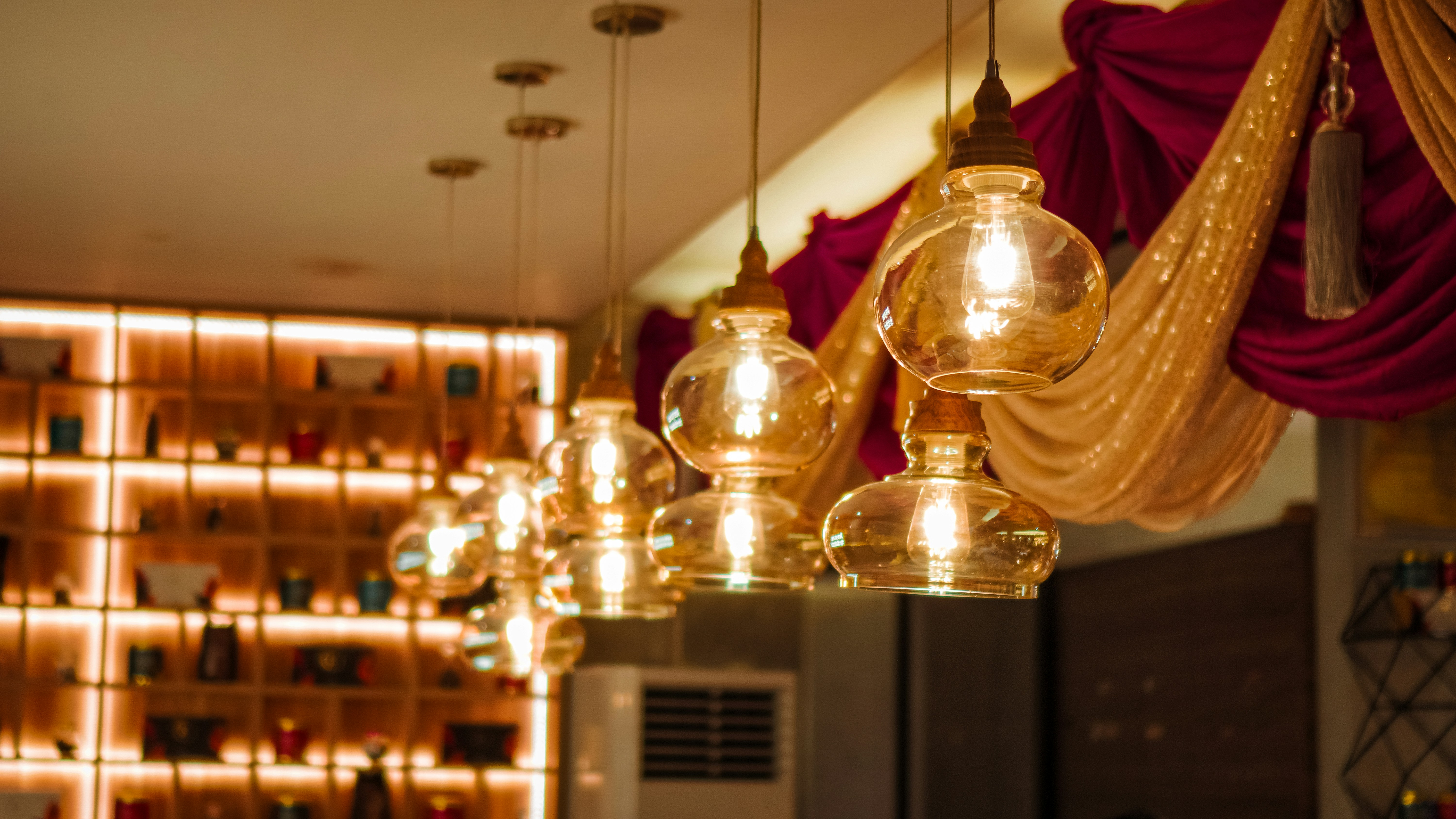 gray computer monitor