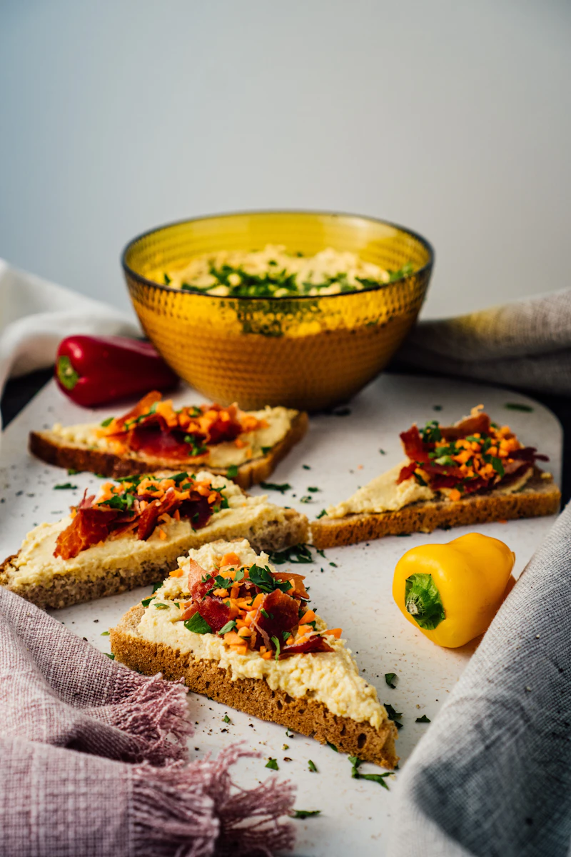 Tosta de Espelta con Hummus y Tomate Seco