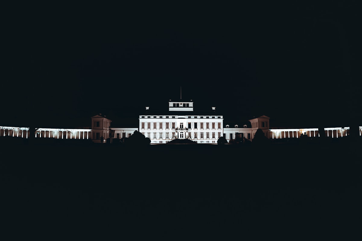 fintech related image for: Government Shutdown Stretches Into Monday as Senate Standoff Continues