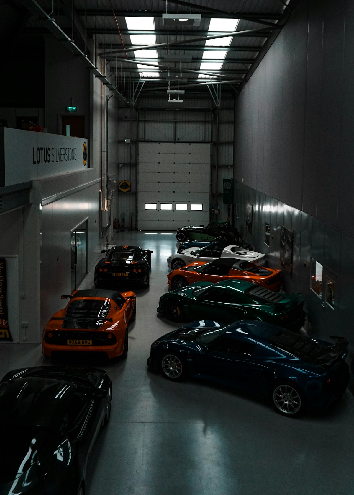 Garagem para Colecionador: Como Projetar um Espaço de Exposição para Carros em Casa
