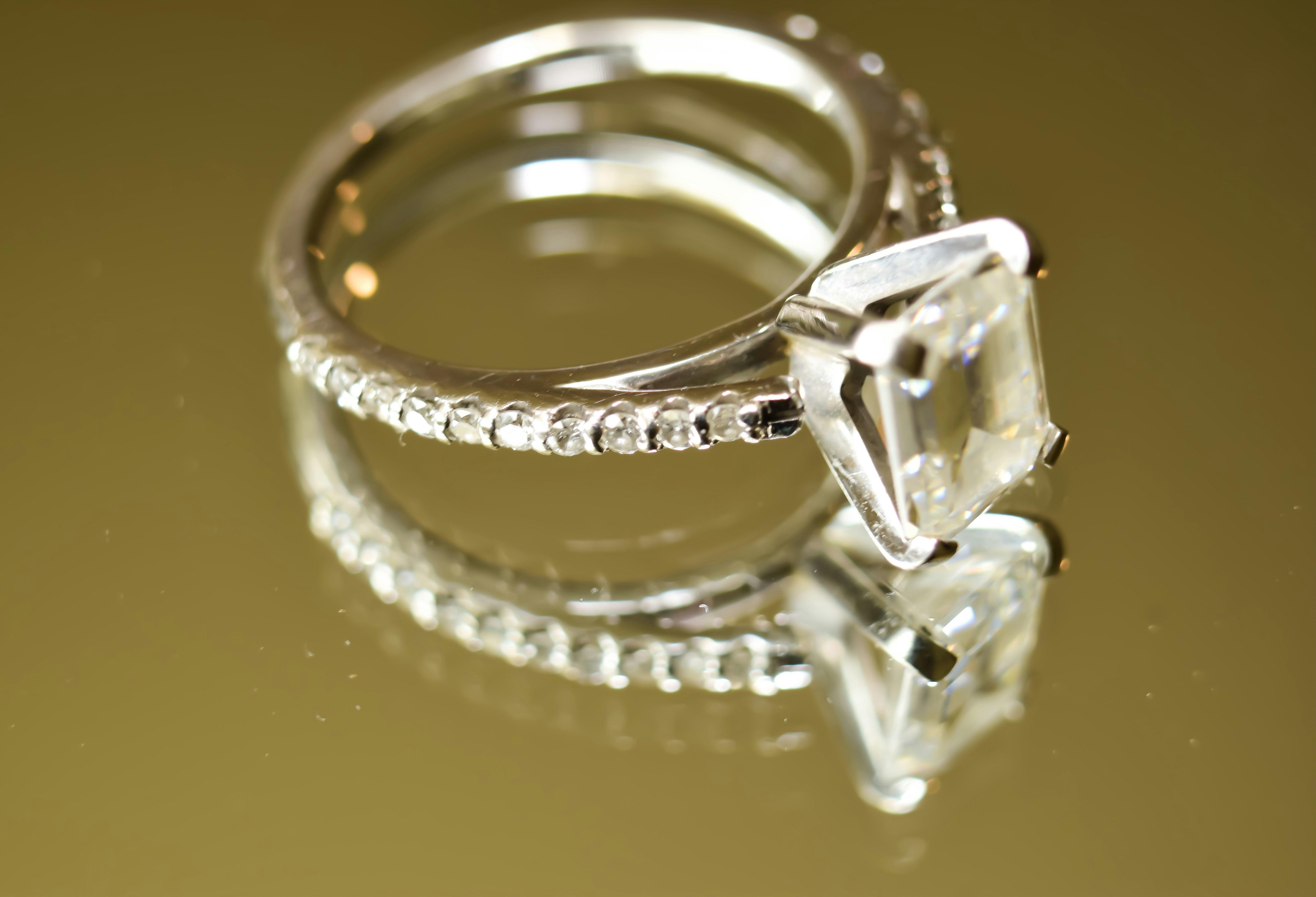 Precision-cut diamond jewelry detail — DETARA design philosophy