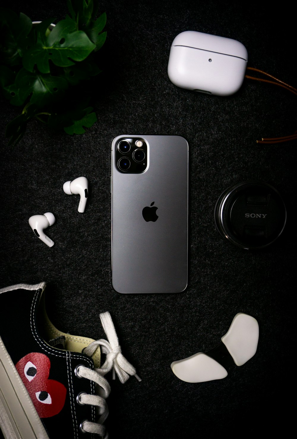 white iphone 5 c beside black and white earbuds