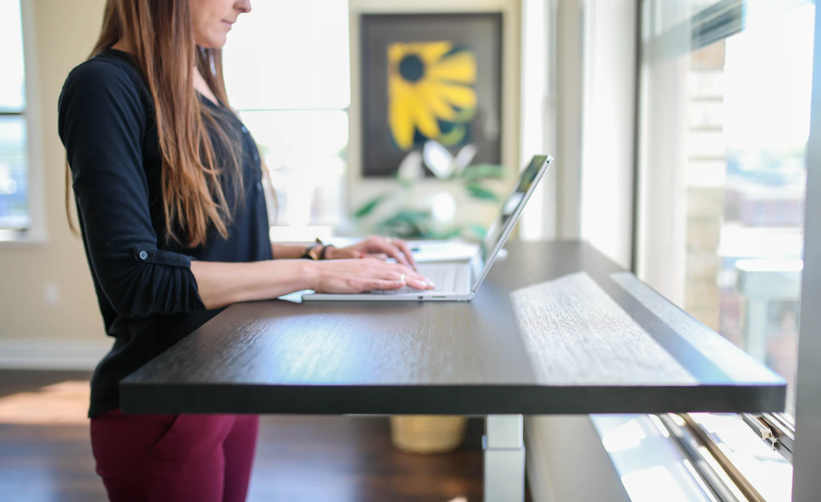 Anterior Pelvic Tilt From Desk Work: What Actually Helps | Posture Reminder AI blog