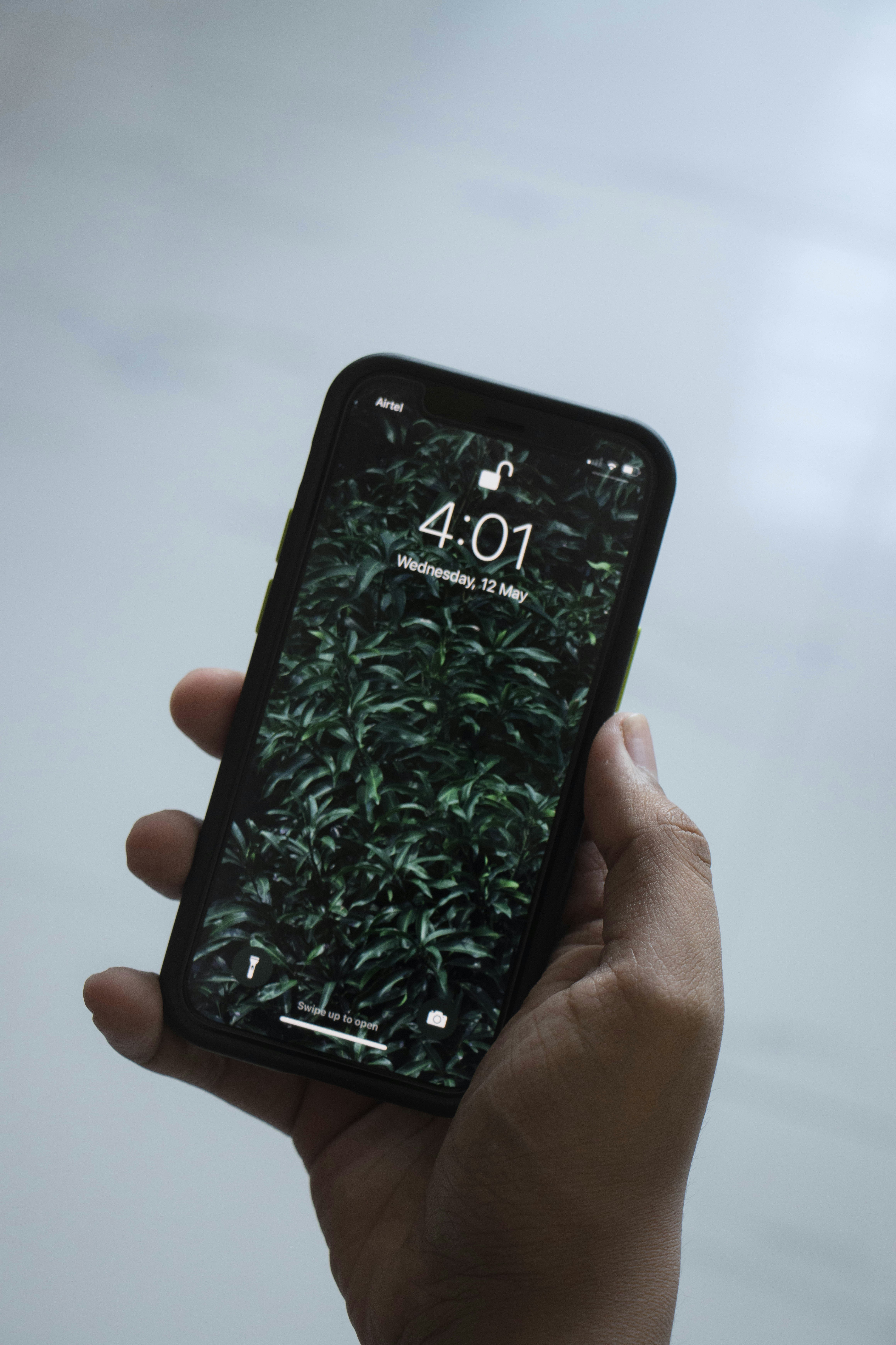 Iphone 12 Mini Pictures Download Free Images On Unsplash