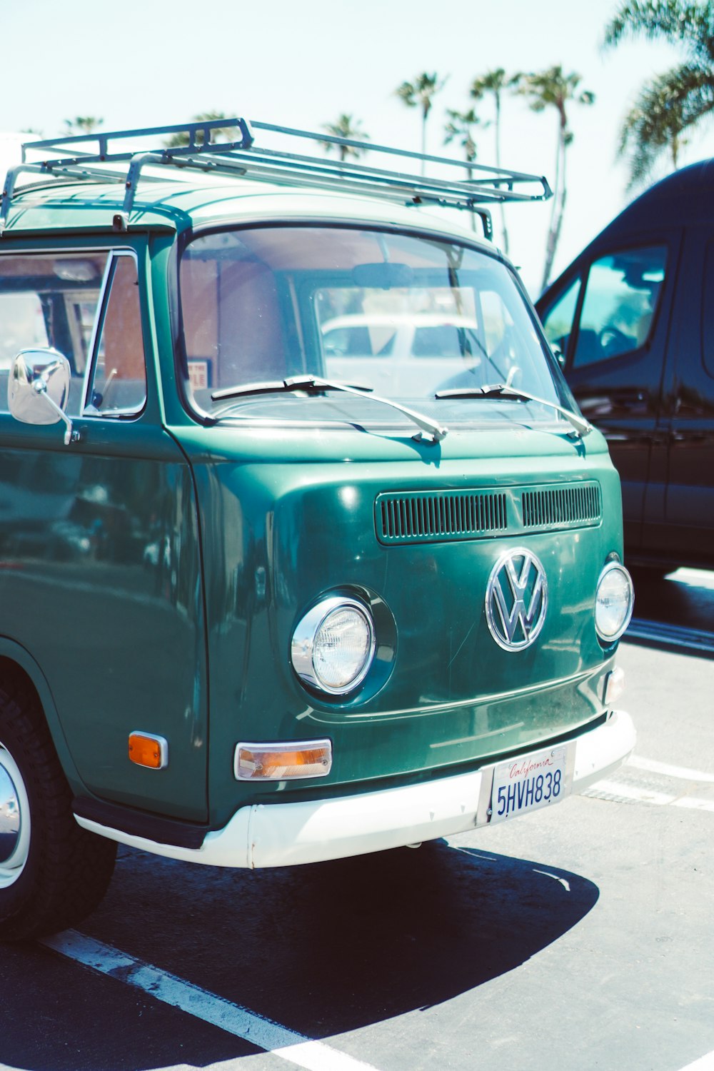 green and white volkswagen t-2