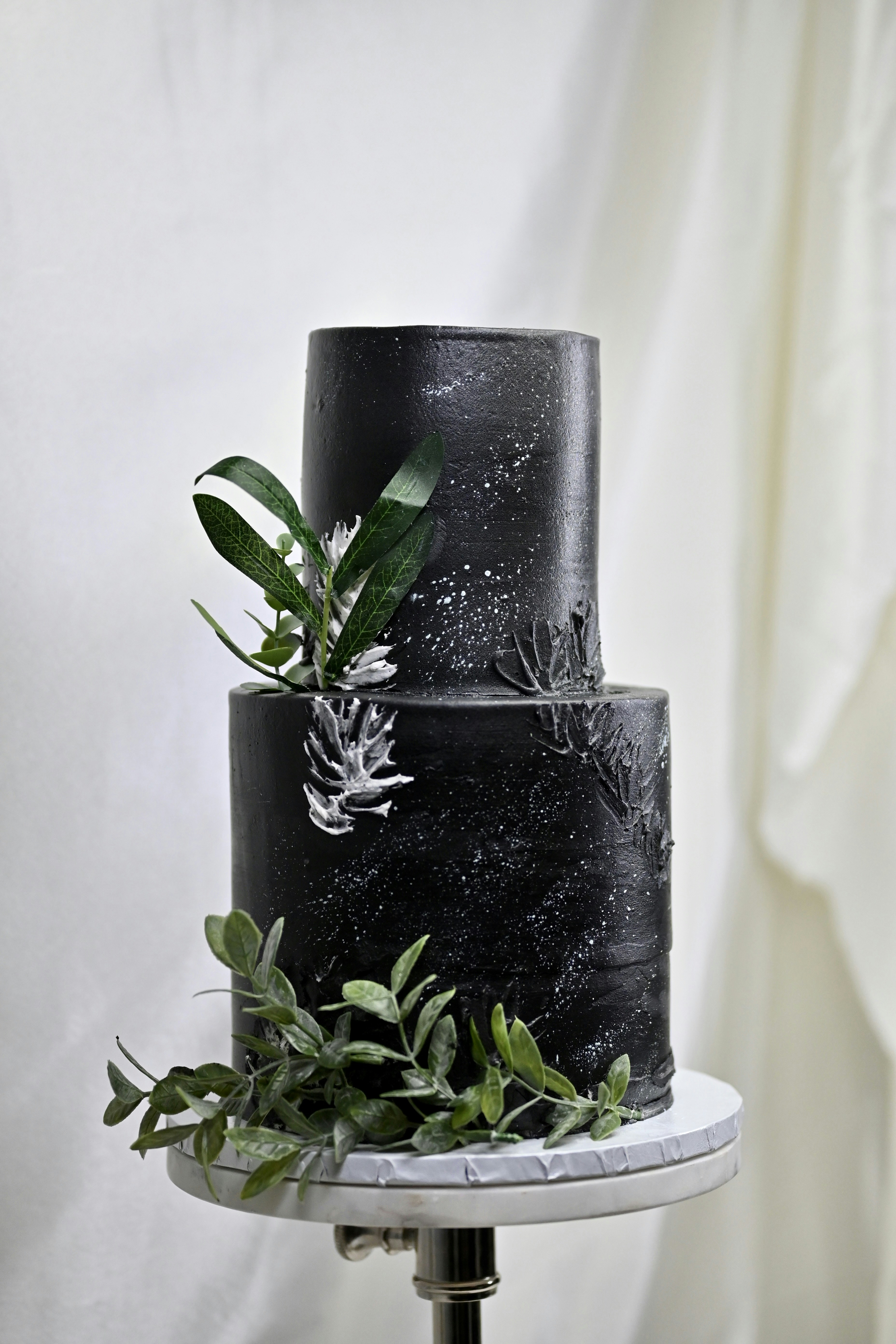 moody forest wedding cake, wallpaper, Forest Wedding Cake DIY: A Complete Guide to Rustic Elegance 1
