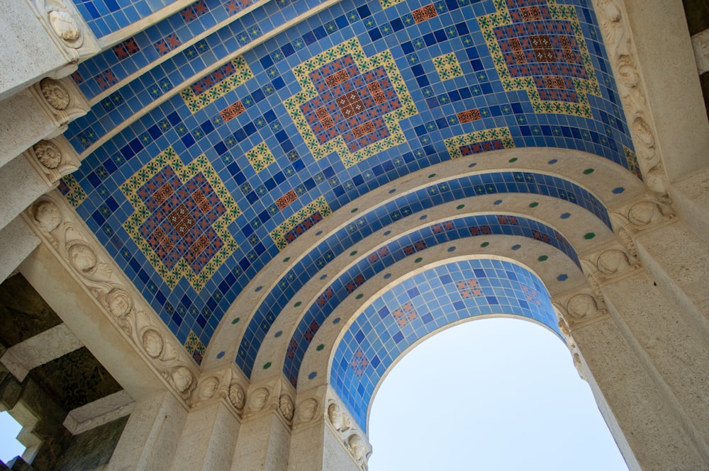 blue and brown floral arch