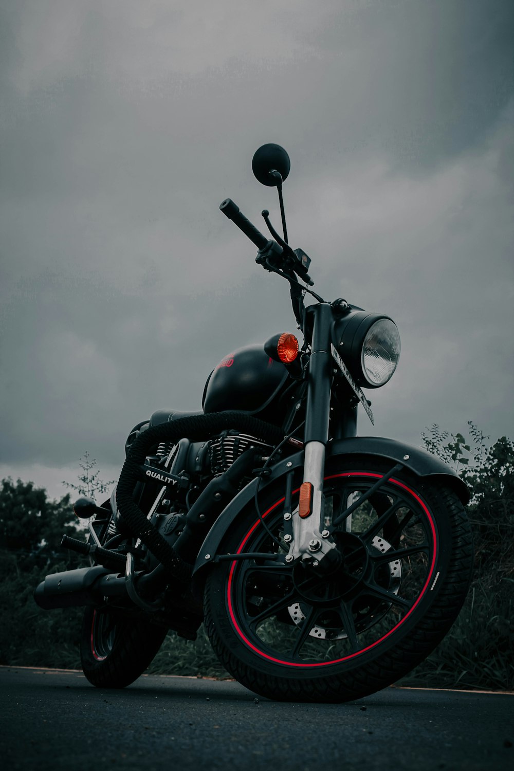 schwarz-silbernes Cruiser-Motorrad