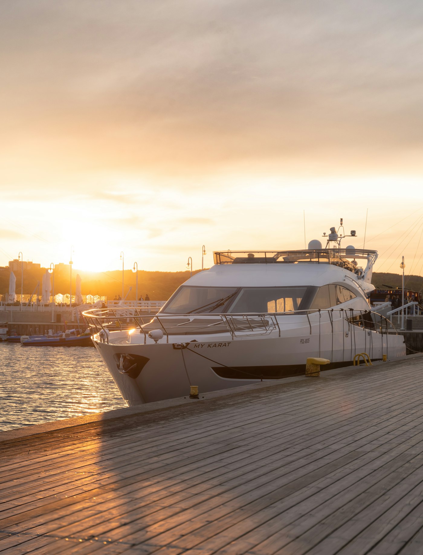 Yacht bei Sonnenuntergang