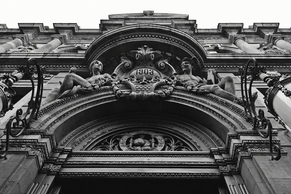 a black and white photo of a building