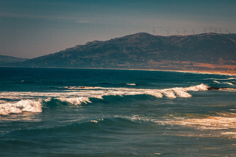 ocean waves crashing on shore during daytime