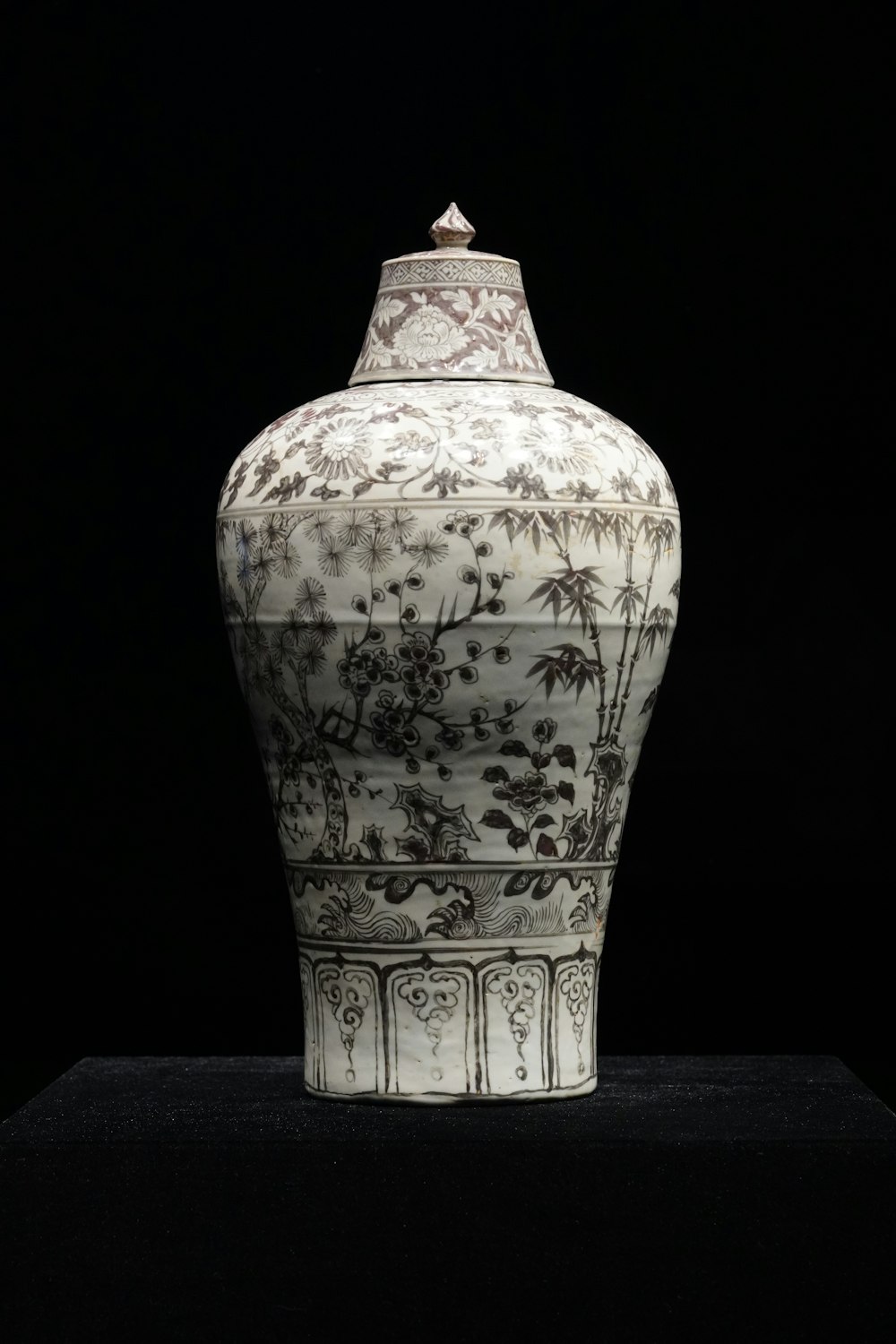 vaso de cerâmica floral branco e preto