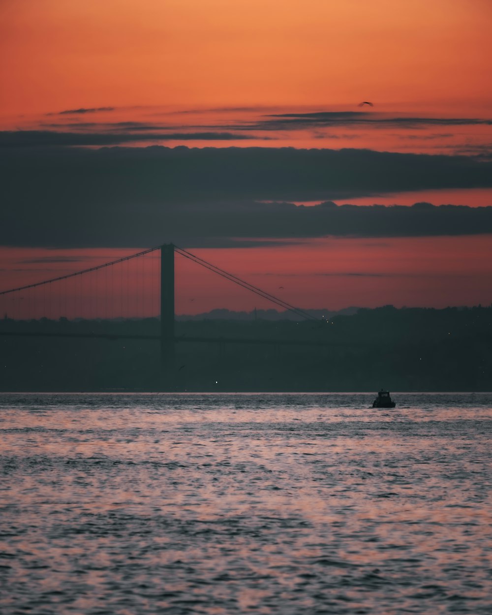 Boot auf See bei Sonnenuntergang