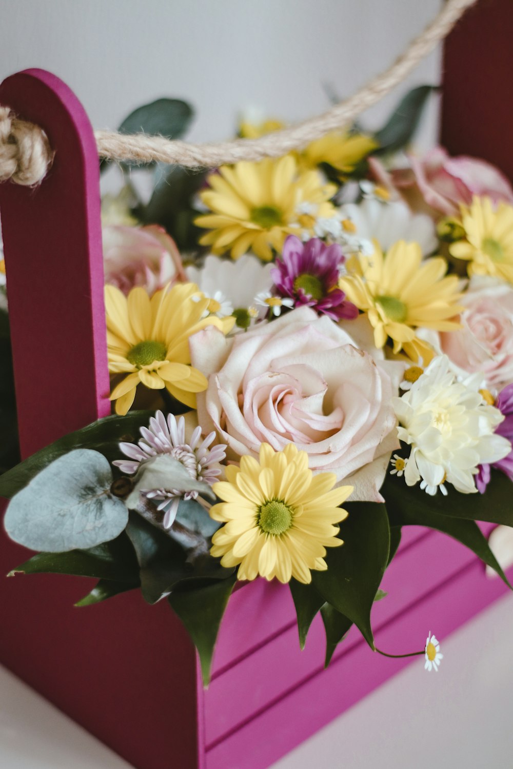 bouquet de fleurs roses et jaunes