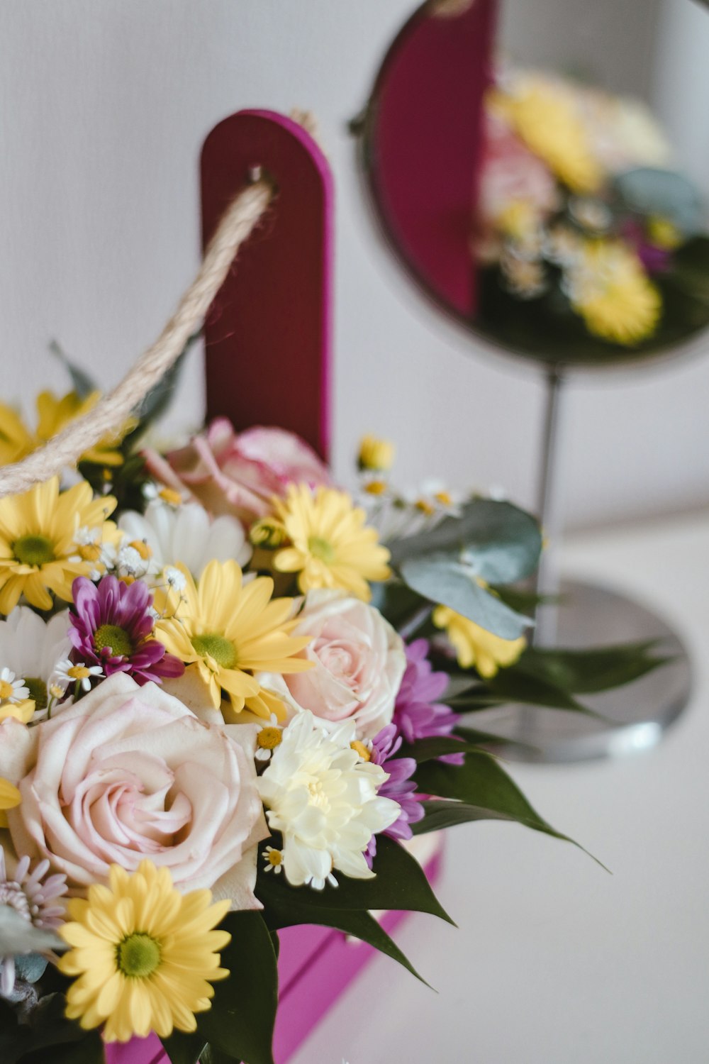 white and pink rose bouquet