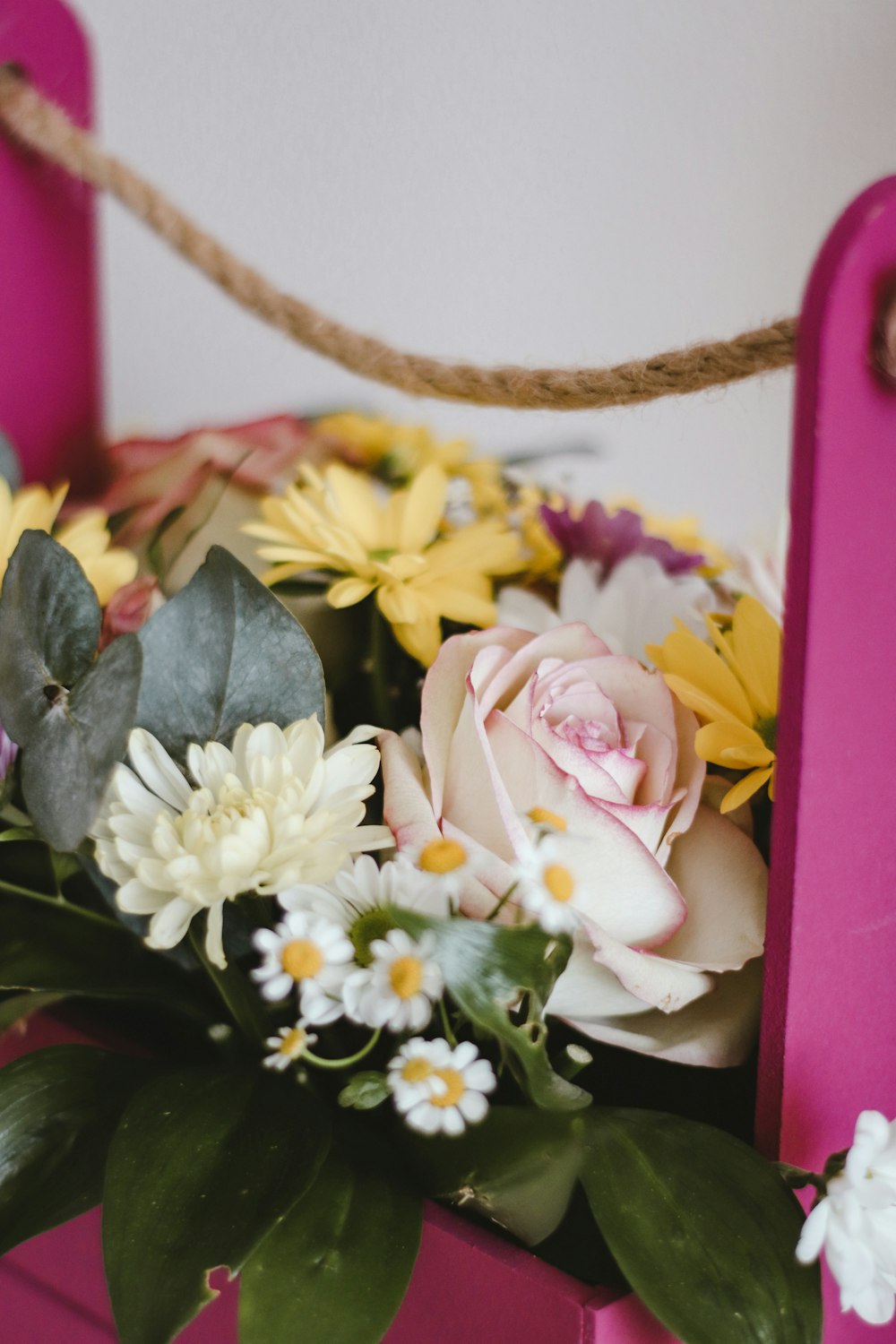 white and yellow flower bouquet