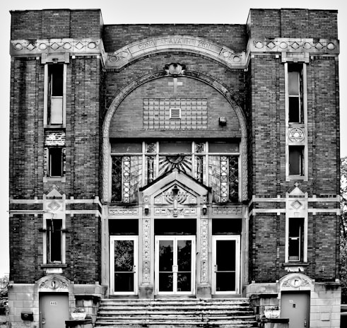 Historic black and white photograph of a traditional synagogue courtyard.